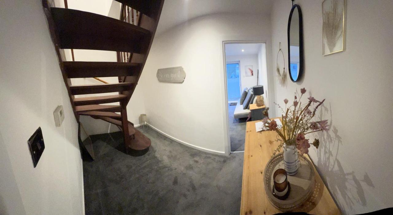 House Sleeps 8. 2Bedrooms & Sofa Beds In Sitting Room Bath Bagian luar foto