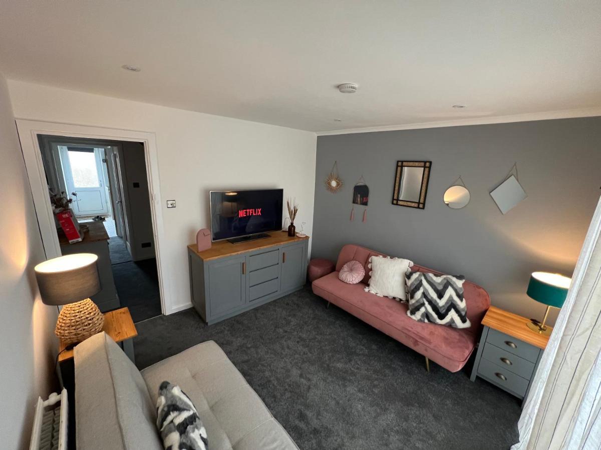 House Sleeps 8. 2Bedrooms & Sofa Beds In Sitting Room Bath Bagian luar foto